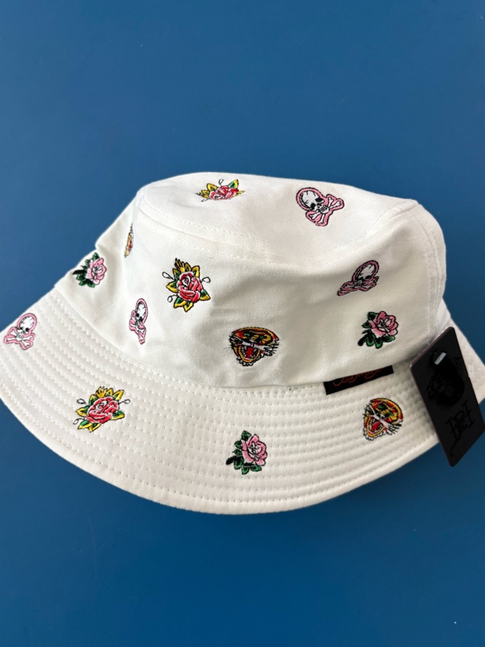 Ed Hardy Embroidered Tiger/Roses/Skull White Cotton Bucket Hat New